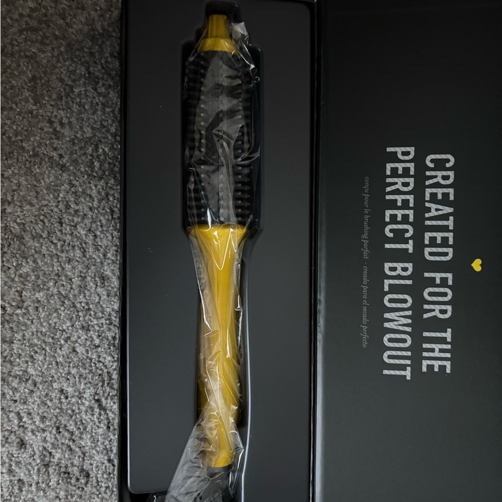 Yellow and Black Blowout Brush